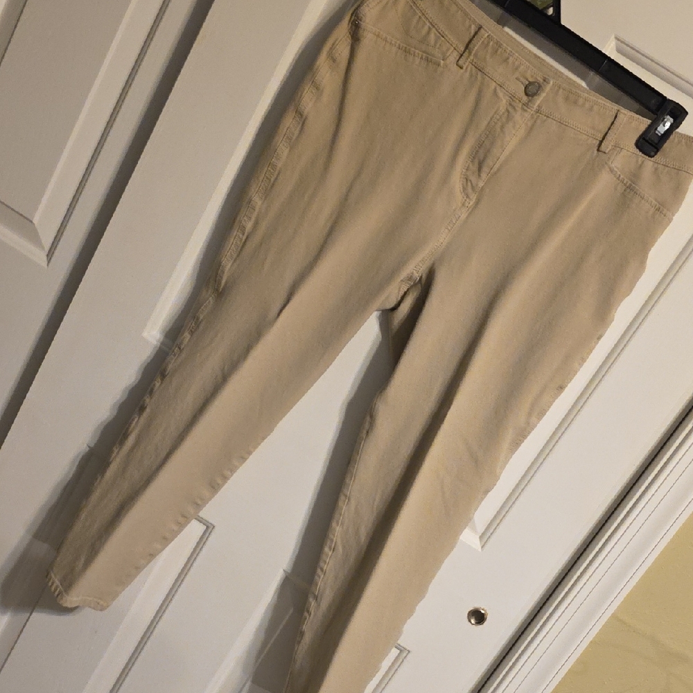 Chico's Women's Tan Cropped Pants